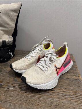 Nike Women’s react Running Shoes — White with Pink accent - size 8.5 (fit 8)